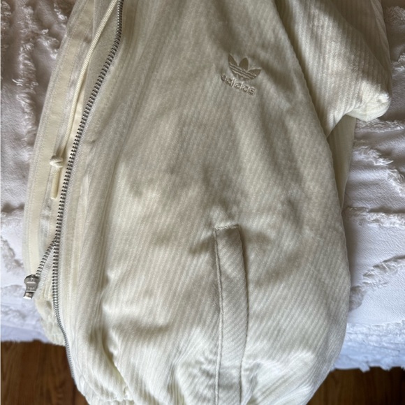 WHITE*** Adidas Velour Set
More pics to follow - Picture 2 of 3